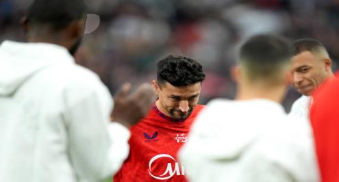 غير قادر على المشي.. ريال مدريد يكرم نافاس قبل مباراته الأخيرة مع كرة القدم